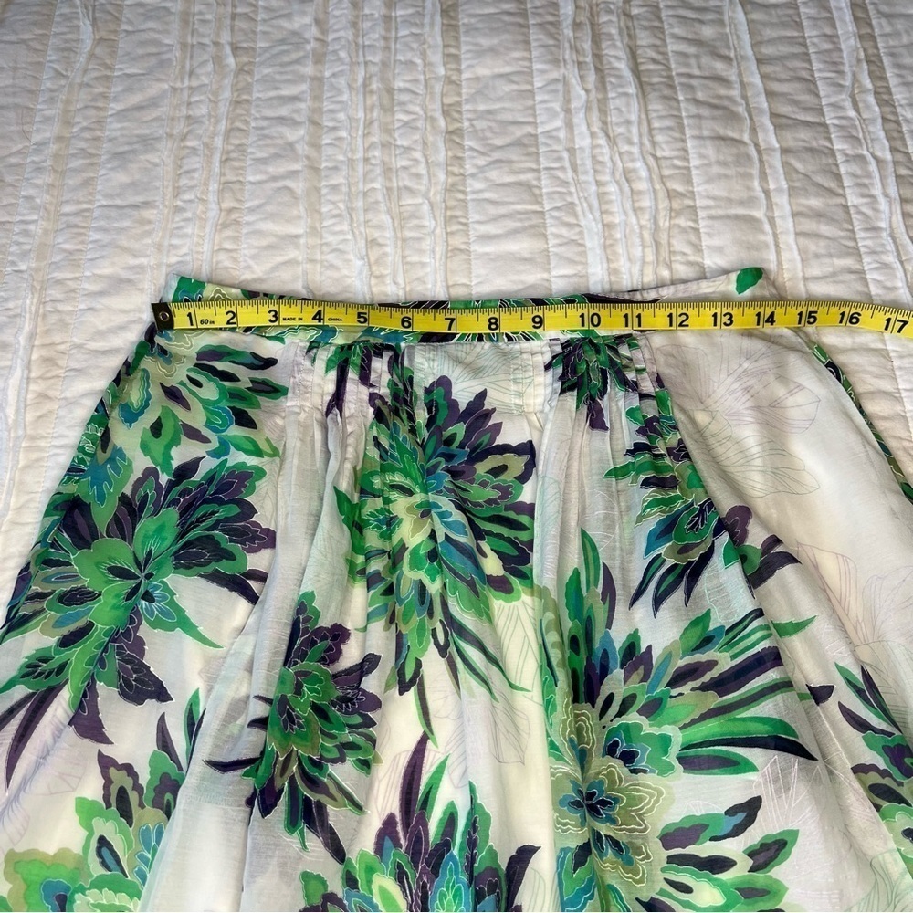2/$30 Tahari silk blend pleated floral A line knee length skirt. - Picture 9 of 16